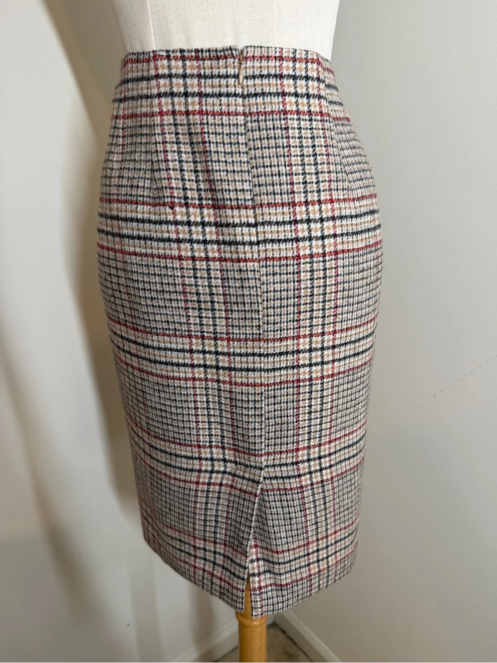 Talbots Petites Beige Plaid Knee Length -SZ 8P- Vented Lined Pencil Skirt